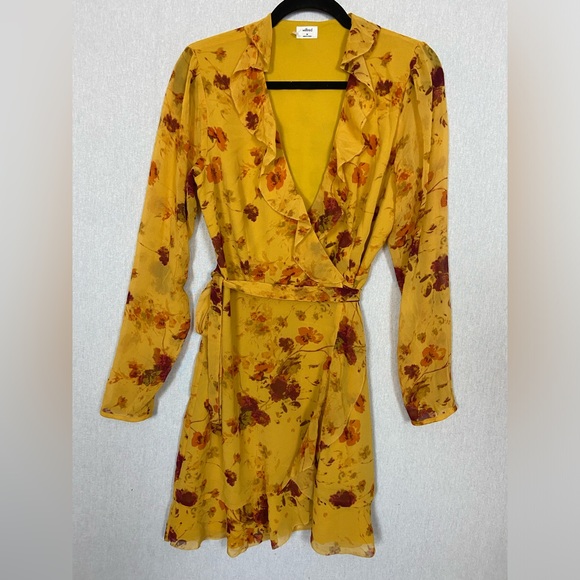 Wilfred Dresses & Skirts - Aritzia Wilfred Louise Floral Wrap Dress Sz M